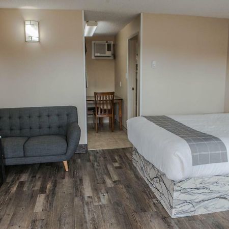 Canadian Motel North Battleford Ngoại thất bức ảnh