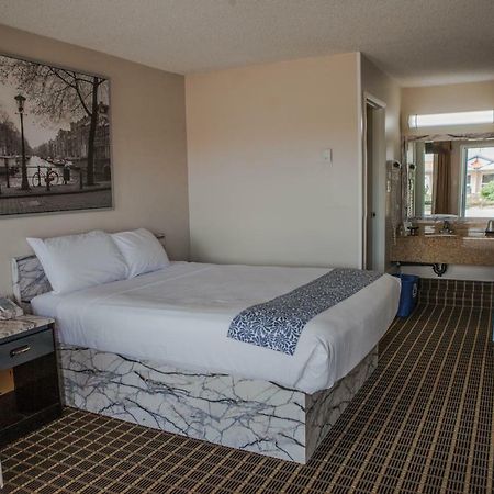Canadian Motel North Battleford Ngoại thất bức ảnh