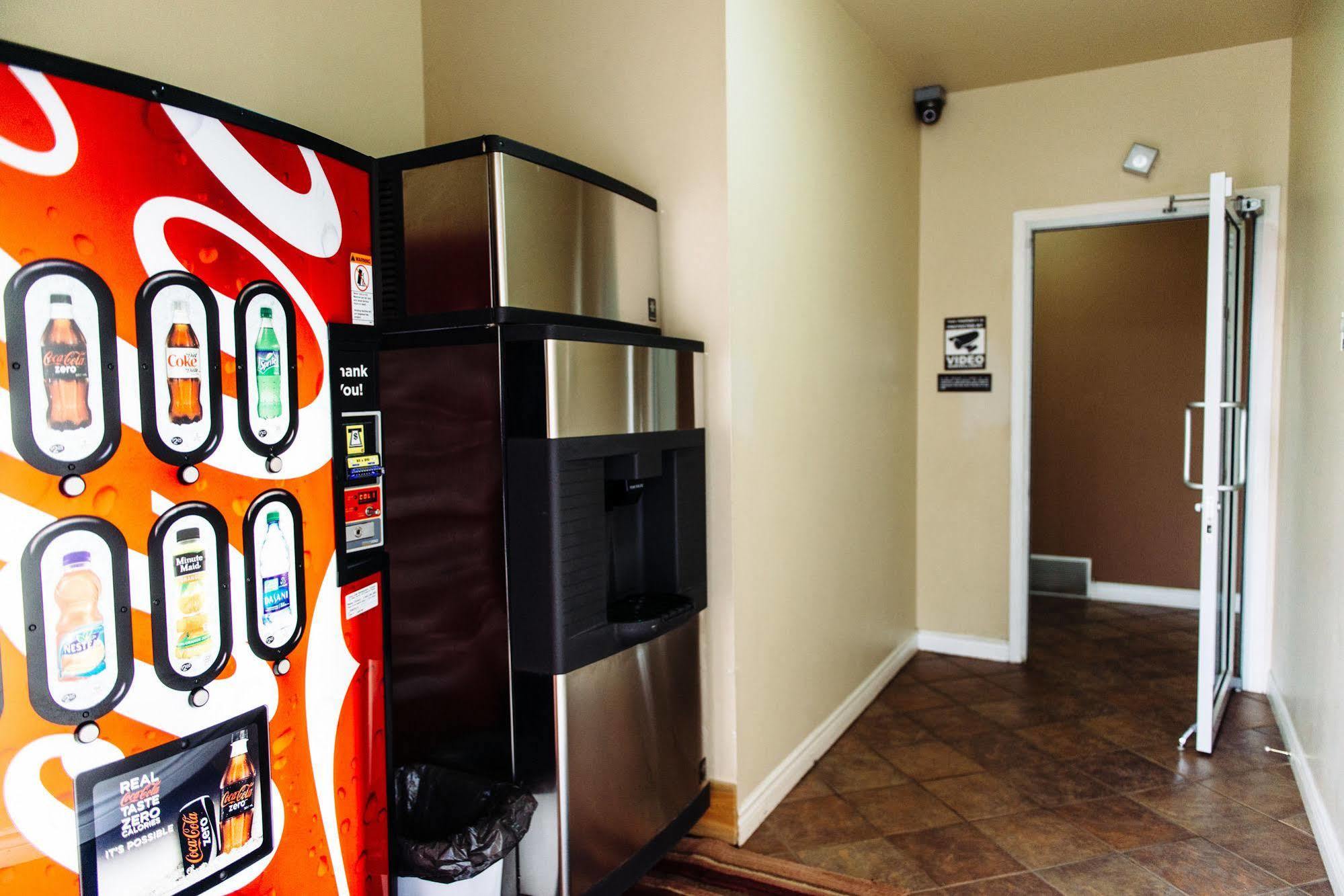 Canadian Motel North Battleford Ngoại thất bức ảnh