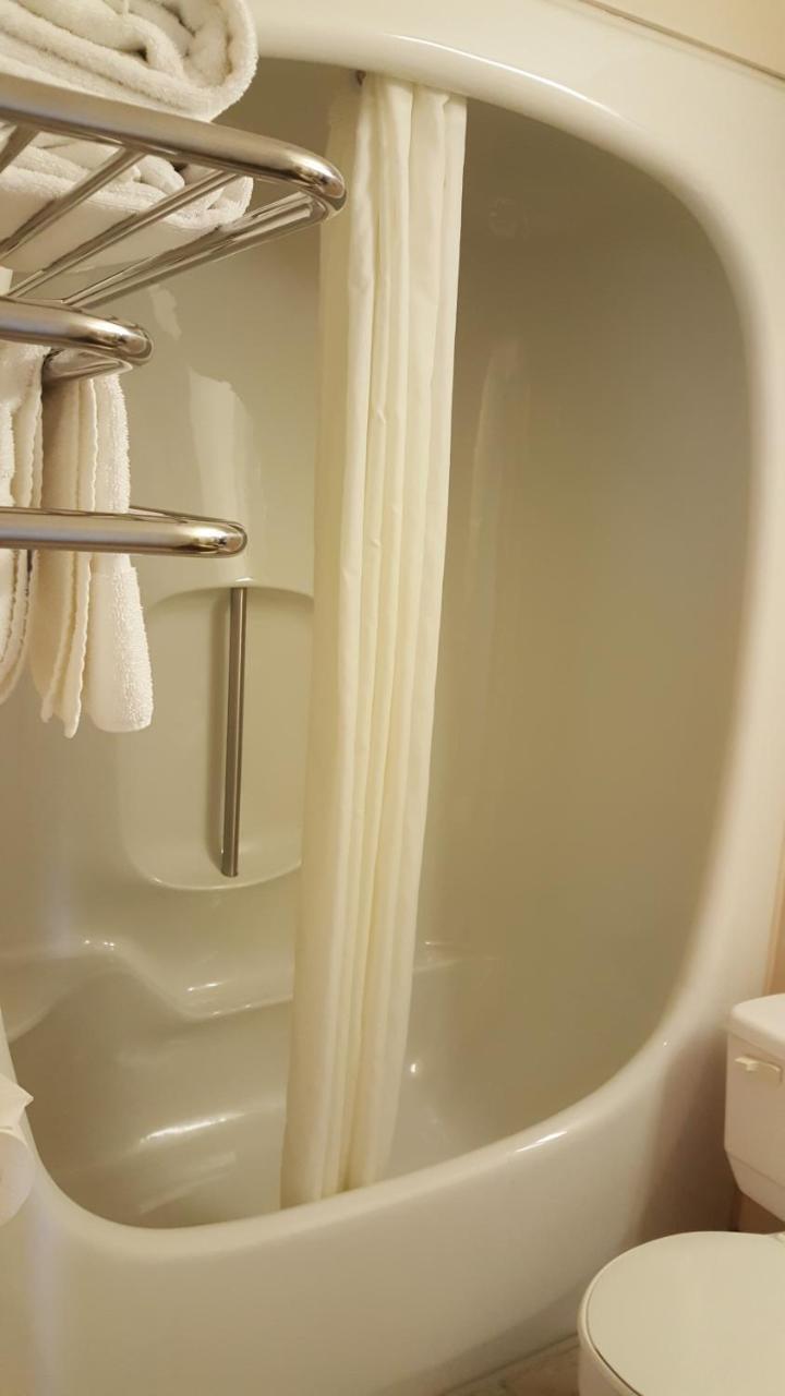 Canadian Motel North Battleford Ngoại thất bức ảnh