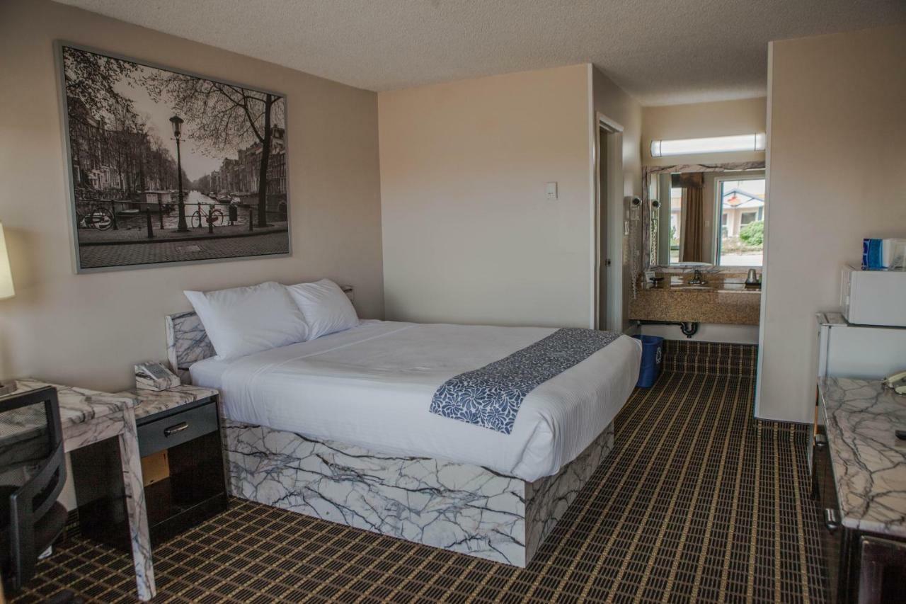 Canadian Motel North Battleford Ngoại thất bức ảnh